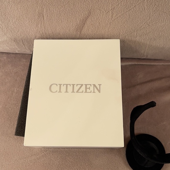 NIB Citizen two tone Gold and silver watch - Picture 2 of 5